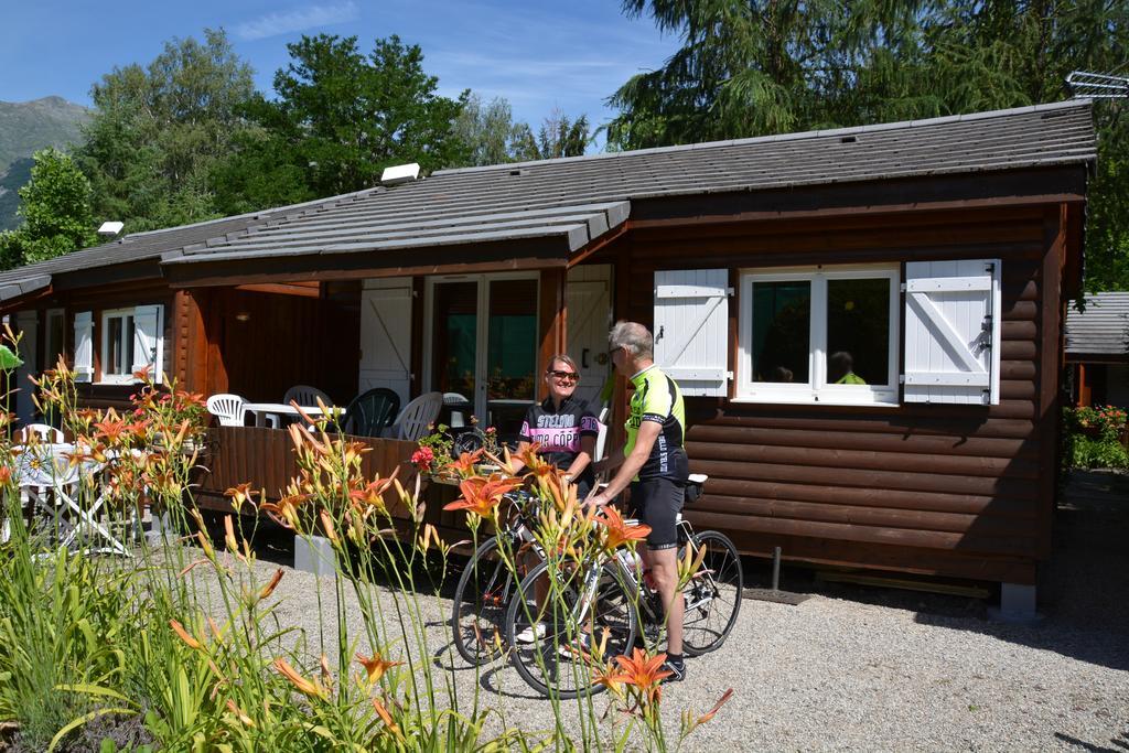A La Rencontre Du Soleil - Camping Le Bourg-d'Oisans Exterior photo