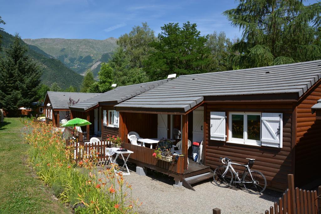 A La Rencontre Du Soleil - Camping Le Bourg-d'Oisans Exterior photo