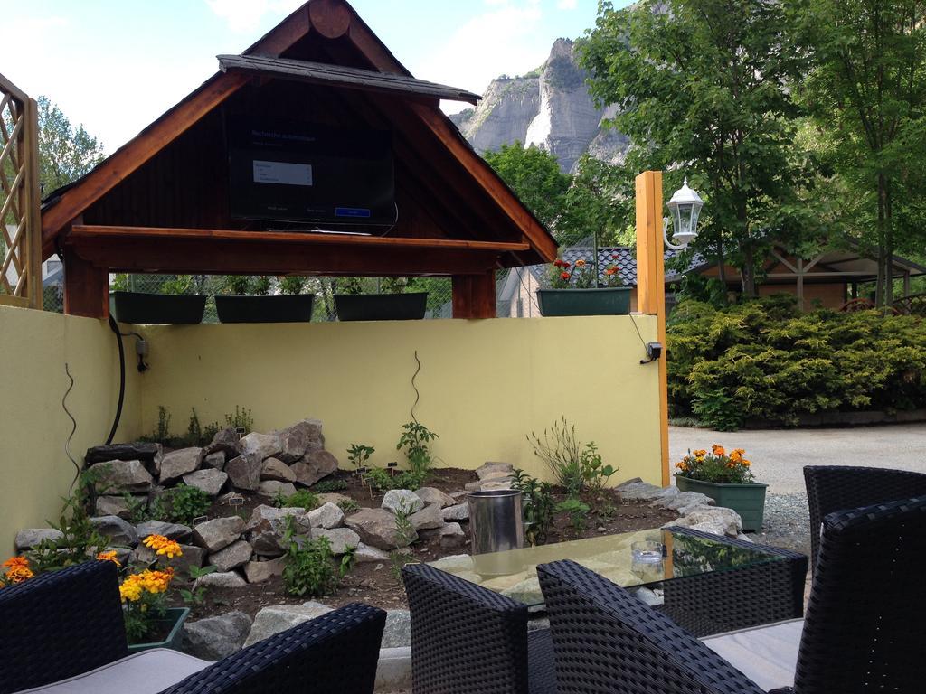 A La Rencontre Du Soleil - Camping Le Bourg-d'Oisans Exterior photo
