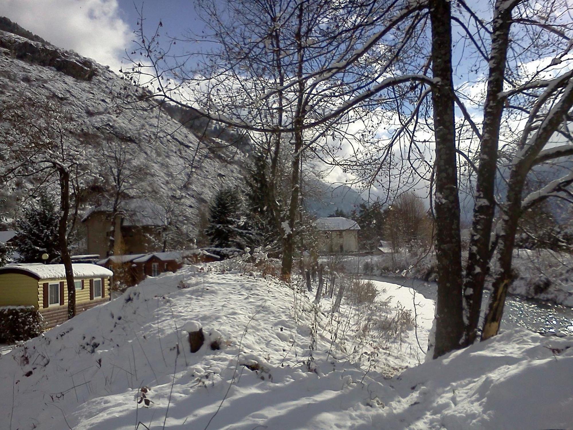 A La Rencontre Du Soleil - Camping Le Bourg-d'Oisans Exterior photo