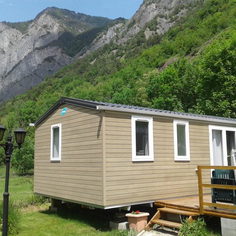 A La Rencontre Du Soleil - Camping Le Bourg-d'Oisans Exterior photo