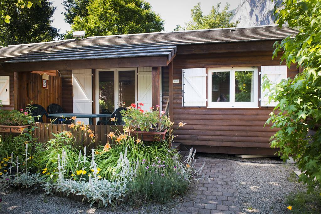 A La Rencontre Du Soleil - Camping Le Bourg-d'Oisans Exterior photo