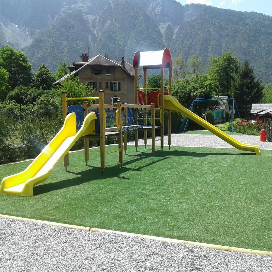 A La Rencontre Du Soleil - Camping Le Bourg-d'Oisans Exterior photo