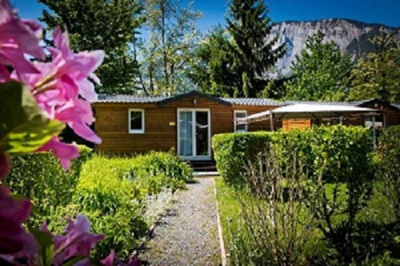 A La Rencontre Du Soleil - Camping Le Bourg-d'Oisans Exterior photo